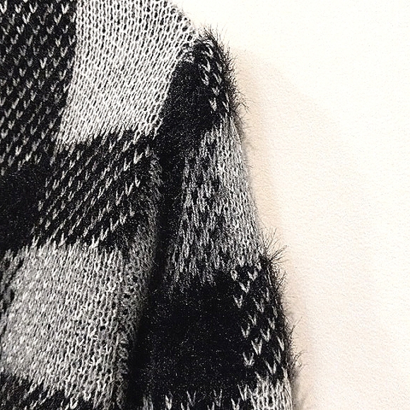 Time and Tru Women's Eyelash Patterned Cardigan, Black Plaid. Size M - Picture 8 of 13